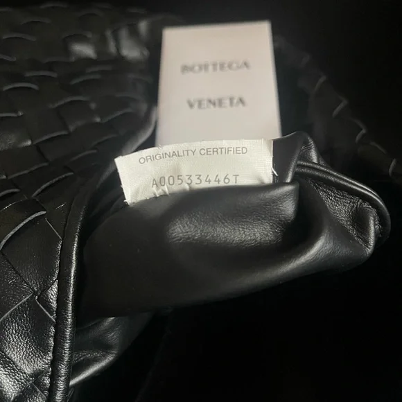 NEW BOTTEGA VENETA SMALL HOP 
in Black. Never worn. Comes with tags & dust bag - Picture 10 of 16